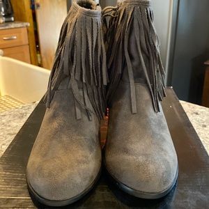 EUC Not Rated - Auriga bootie, grey suede 9M EU 40.5